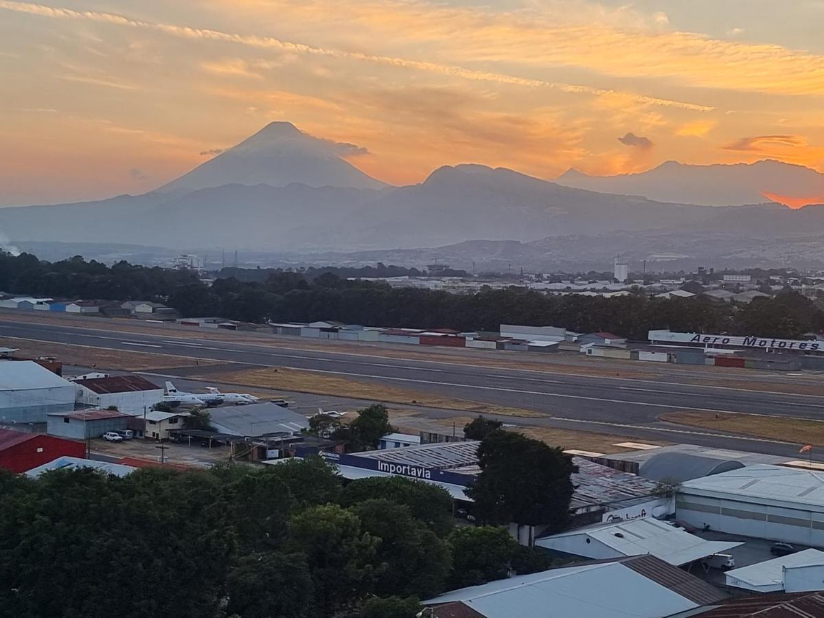 Amazing Volcano Views In Front Of Airport Гватемала Экстерьер фото