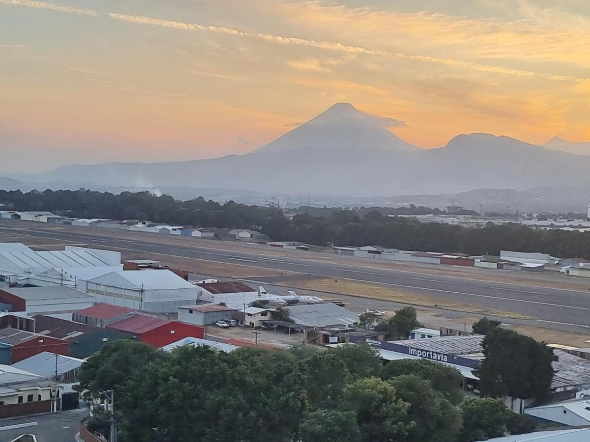 Amazing Volcano Views In Front Of Airport Гватемала Экстерьер фото