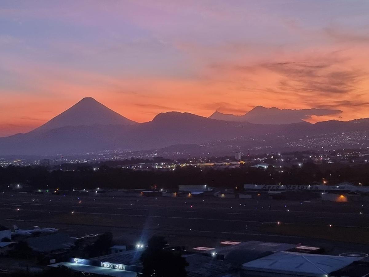 Amazing Volcano Views In Front Of Airport Гватемала Экстерьер фото