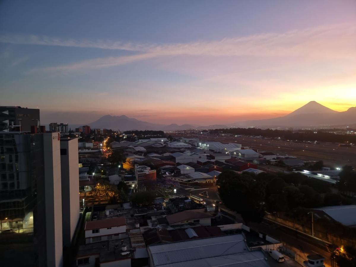 Amazing Volcano Views In Front Of Airport Гватемала Экстерьер фото