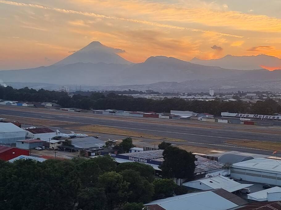 Amazing Volcano Views In Front Of Airport Гватемала Экстерьер фото