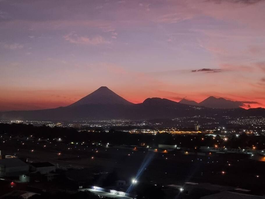 Amazing Volcano Views In Front Of Airport Гватемала Экстерьер фото